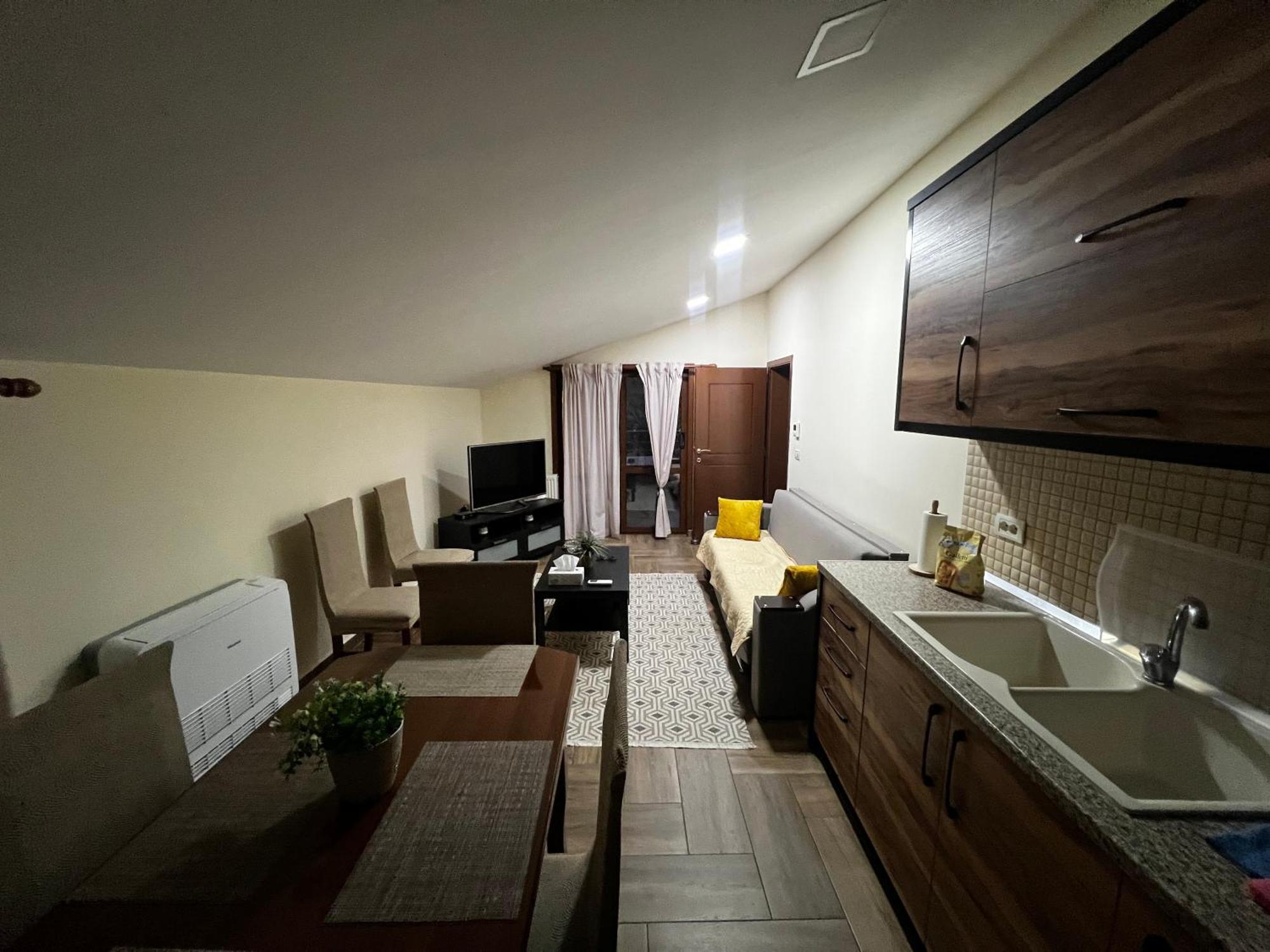 Appartamento Retreat In The Centre Of Korce Esterno foto