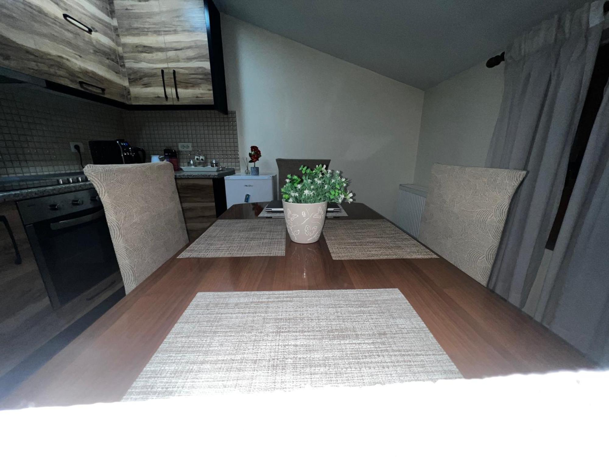 Appartamento Retreat In The Centre Of Korce Esterno foto