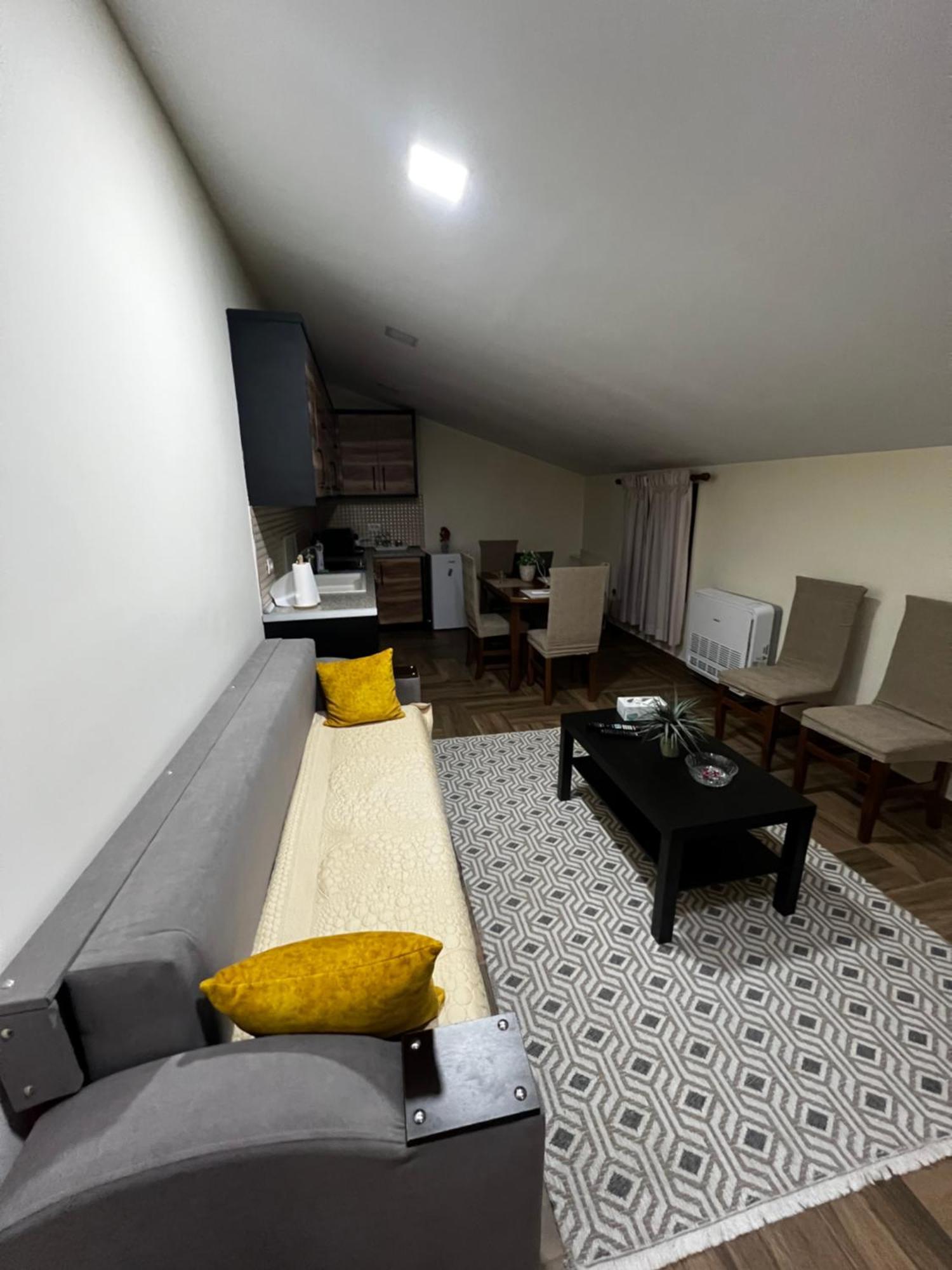 Appartamento Retreat In The Centre Of Korce Esterno foto